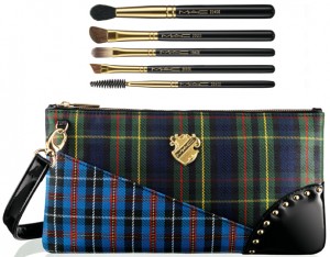 mac-a-tartan-tale-chapter-1-brush-bag-shes-got-it-all-applydefine-line-brush-collection